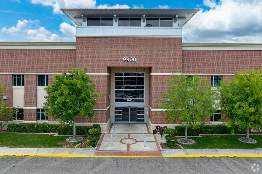 More Photos Of 9900 Stockdale Hwy, Bakersfield Medical For Sale