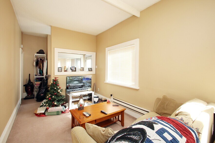 More Photos Of 10-12 Centre St, Markham Office Residential For Sale