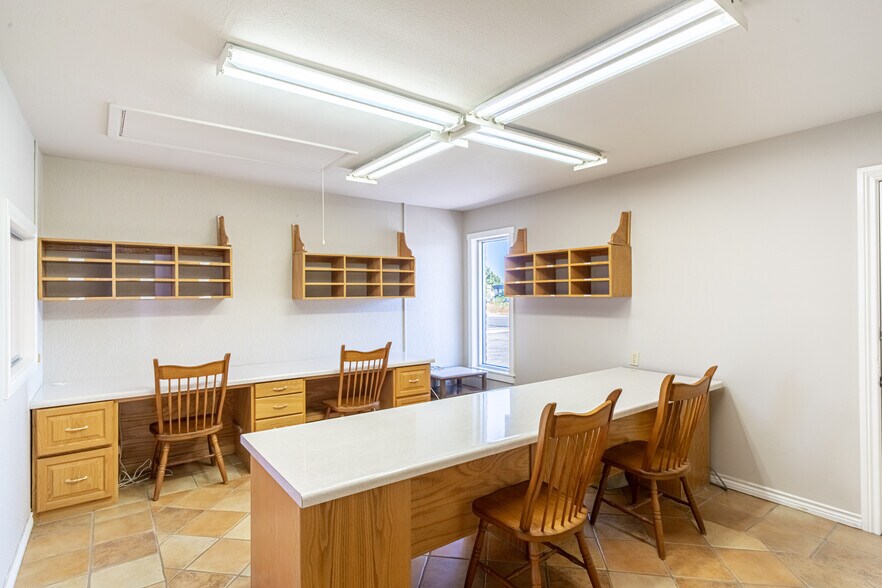 More Photos Of 200 Kings Way, Del Rio Office For Sale