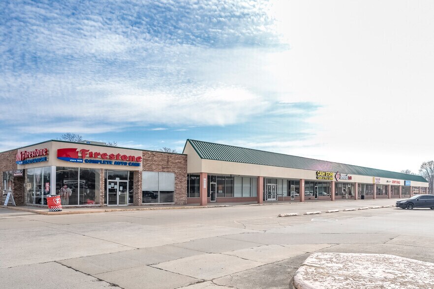 More Photos Of 1000 W Broadway, Centralia Unknown For Lease