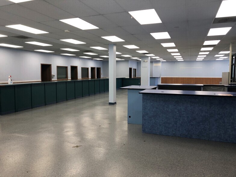 More Photos Of 345 E Indian Trl, Aurora Unknown For Lease