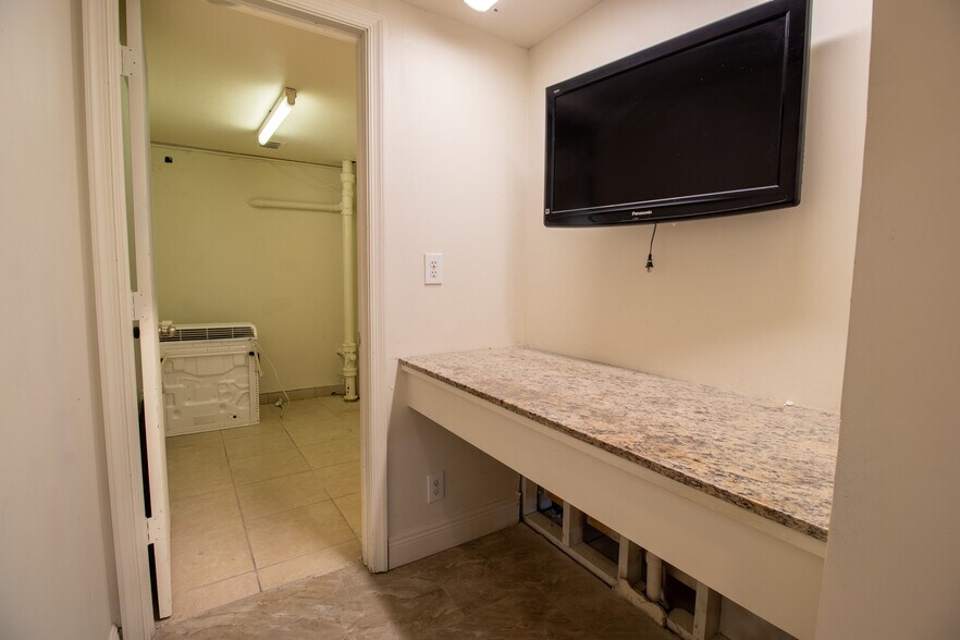 More Photos Of 3031-3035 NE 12th Ter, Oakland Park Warehouse For Sale