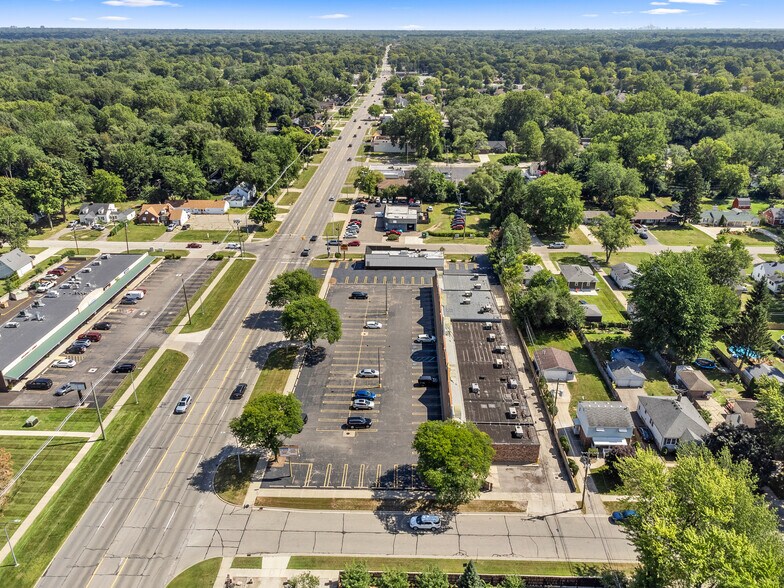 More Photos Of 28407 5 Mile Rd, Livonia Restaurant For Lease