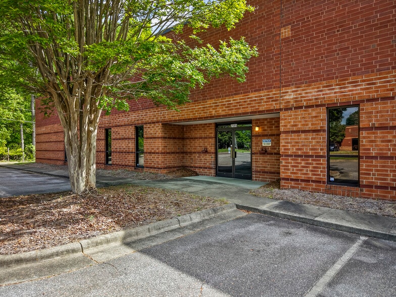 More Photos Of 2595 Viceroy Dr, Winston-Salem Warehouse For Lease