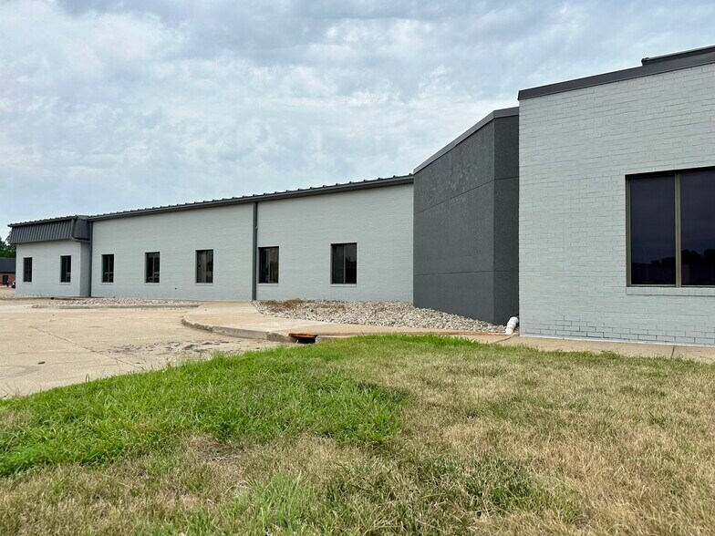 Primary Photo Of 110 Sergeant Square Dr, Sergeant Bluff Light Distribution For Lease