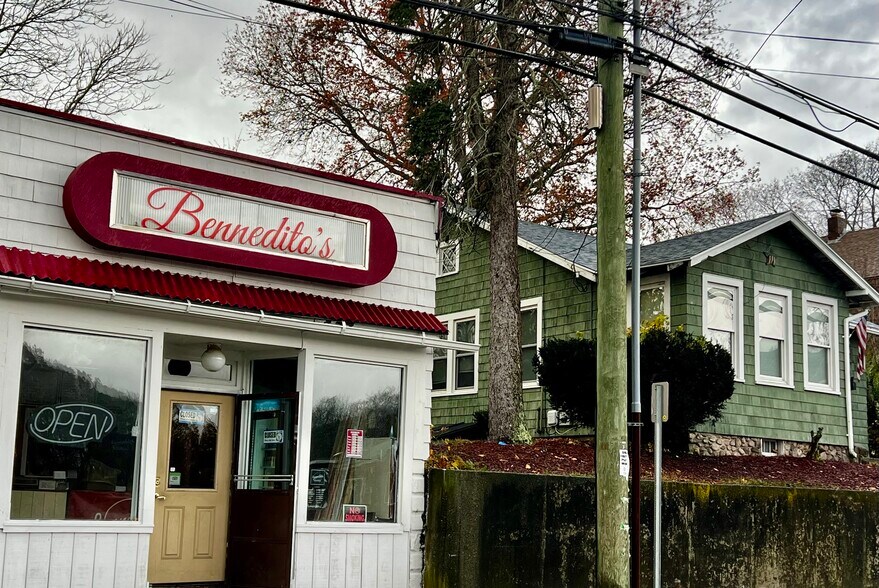 Primary Photo Of 233 Poquonnock Rd, Groton Restaurant For Sale