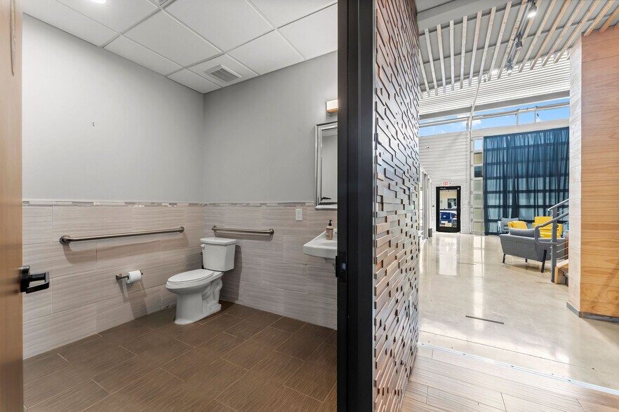 More Photos Of 1330 Rayford Park Rd, Spring Loft Creative Space For Lease