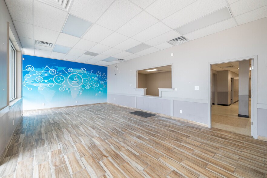 More Photos Of 32600 John R Rd, Madison Heights Freestanding For Lease