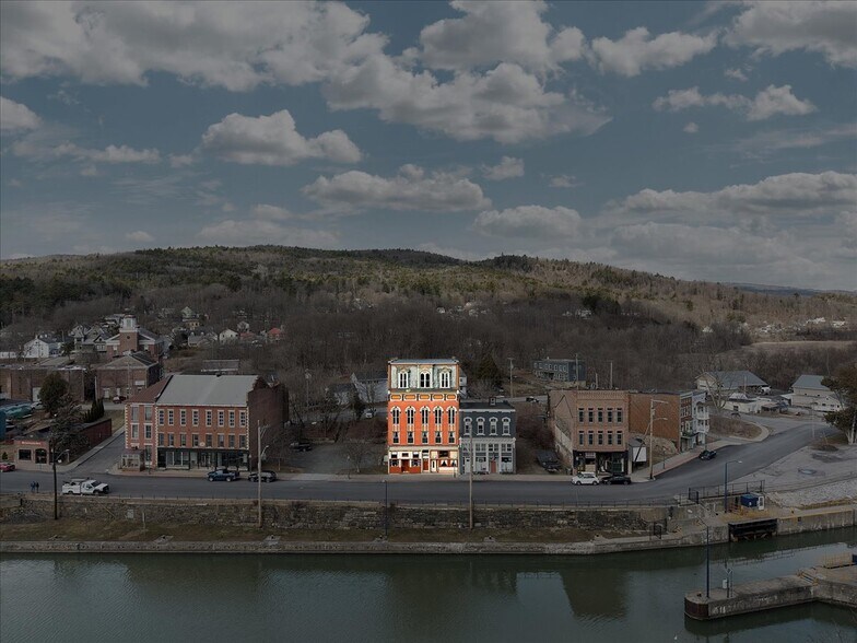 More Photos Of 68 Main St, Whitehall Flex For Sale