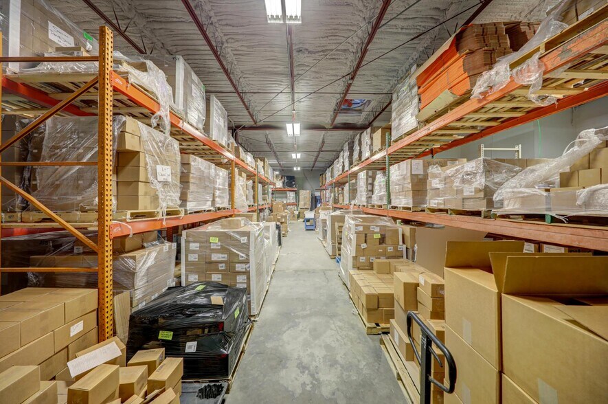 More Photos Of 201 E Douglas Rd, Oldsmar Warehouse For Lease