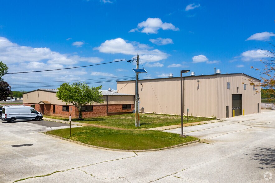 More Photos Of 98 Ark Rd, Lumberton Flex For Lease