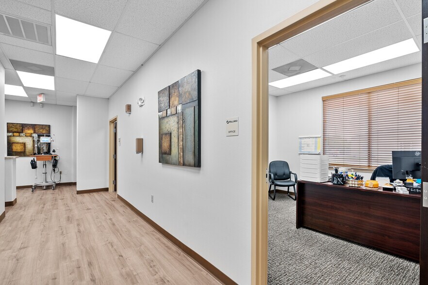 More Photos Of 10611 W Fairmont Pky, La Porte Medical For Lease