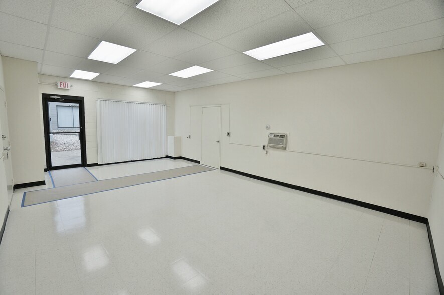 More Photos Of 7205-7207 Lockport Pl, Lorton Warehouse For Lease