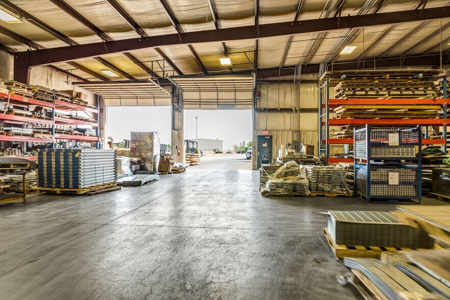 More Photos Of 1800 SE 9th St, Newton Manufacturing For Sale