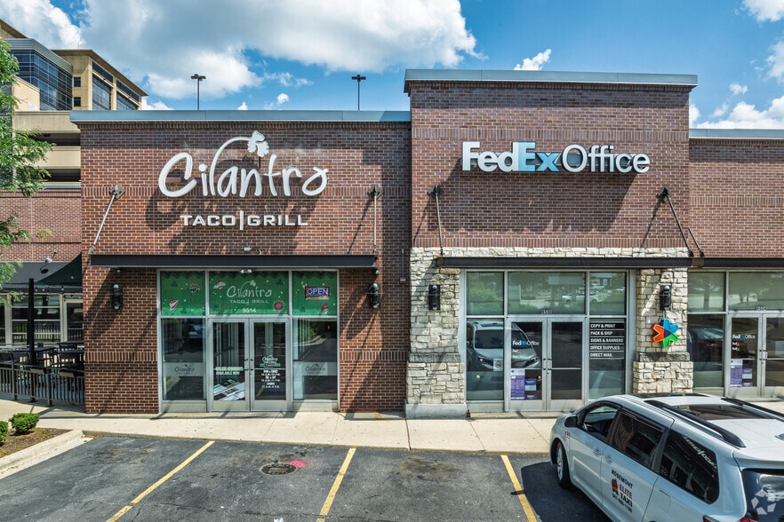 More Photos Of 9500-9520 W Higgins Rd, Rosemont Restaurant For Lease