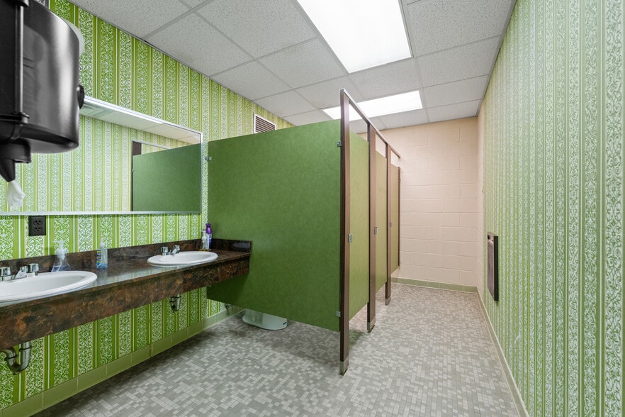 More Photos Of 3411 Covington Pike, Memphis Religious Facility For Sale