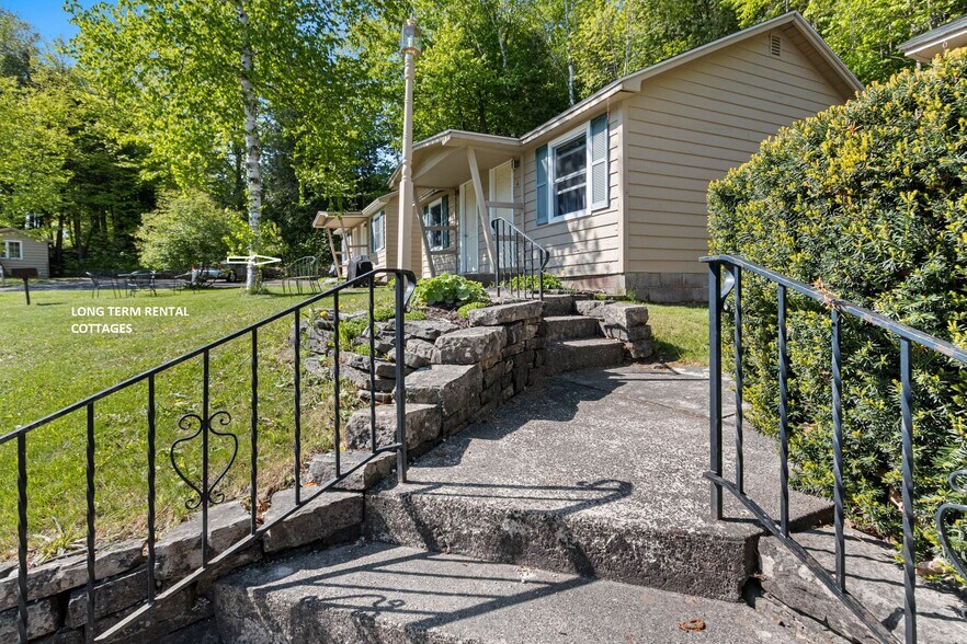 More Photos Of 10631 Bluffside Ln, Sister Bay Hotel For Sale