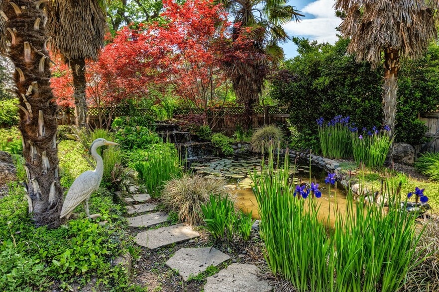 More Photos Of 2336 Table Rock Rd, Medford Freestanding For Sale