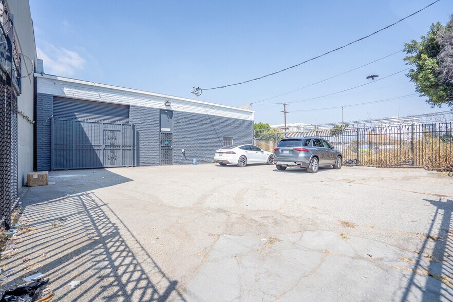 More Photos Of 2807 S Olive St, Los Angeles Warehouse For Sale
