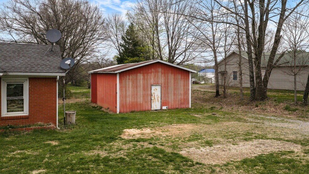 More Photos Of 5905 Veterans Memorial Hwy, Scottsville Showroom For Sale