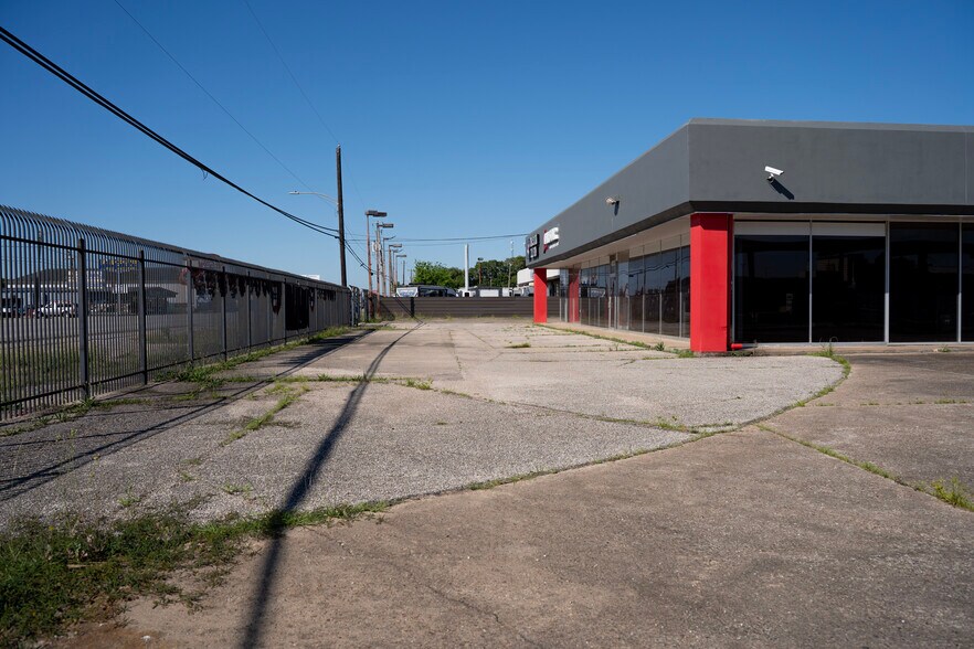 More Photos Of 4925 Avenue H, Rosenberg Warehouse For Lease