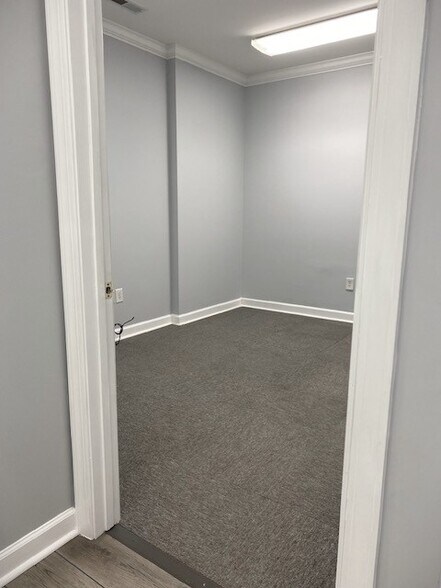 More Photos Of 8402 Six Forks Rd, Raleigh Office For Lease