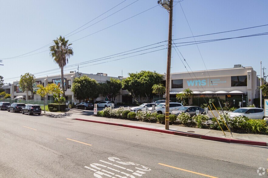 More Photos Of 5401 Beethoven St, Los Angeles Schools For Lease