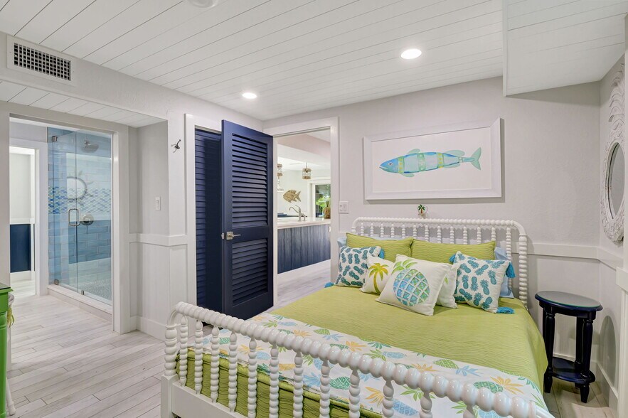 More Photos Of 193 Cocohatchee St, Naples Specialty For Sale