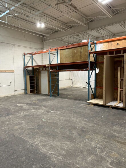 More Photos Of 4030 8th St SE, Calgary Warehouse For Lease