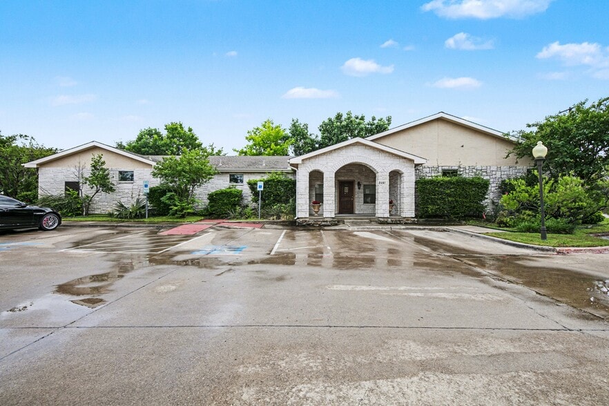 More Photos Of 2451-2461 Robinson Rd, Grand Prairie Medical For Sale