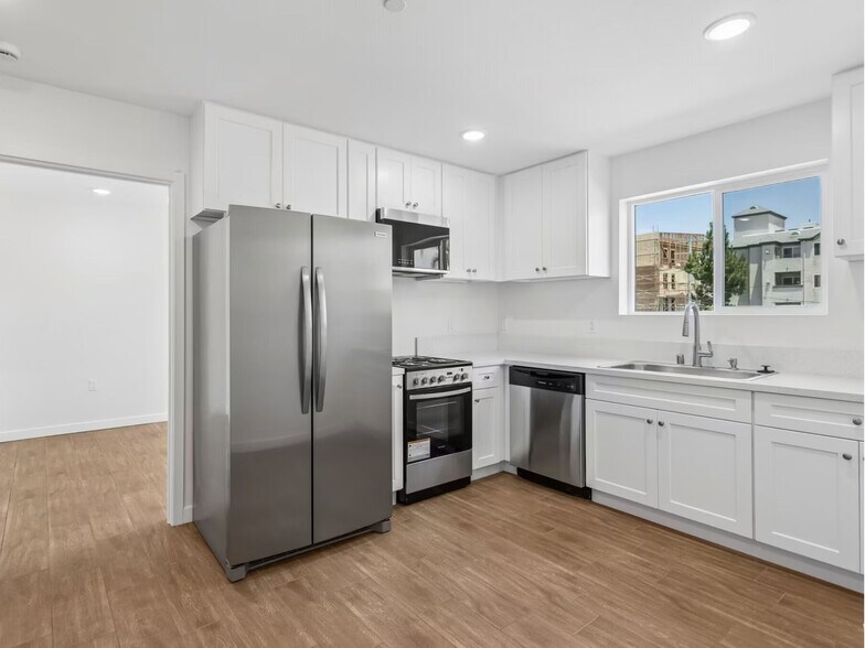 More Photos Of 833 W 84th St, Los Angeles Apartments For Sale