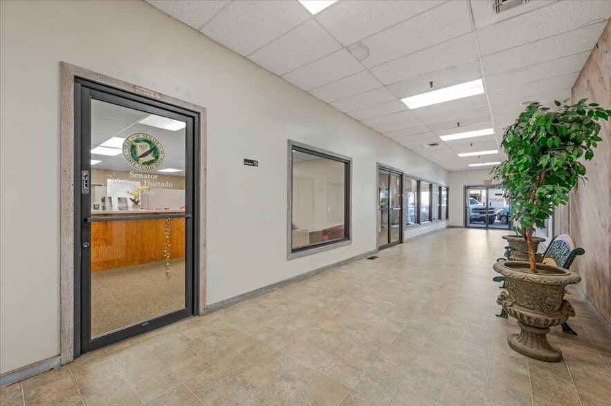 More Photos Of 339 W D St, Lemoore Storefront For Sale