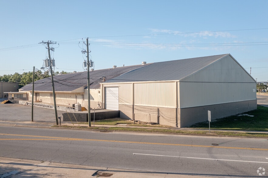 Primary Photo Of 2101 W Government St, Pensacola Warehouse For Lease