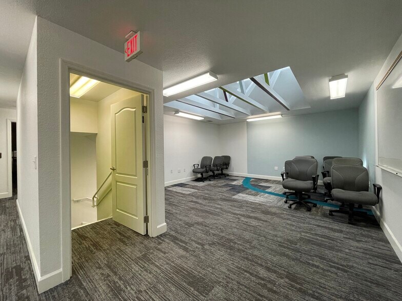 More Photos Of 1701 NW 80th Blvd, Gainesville Office For Sale