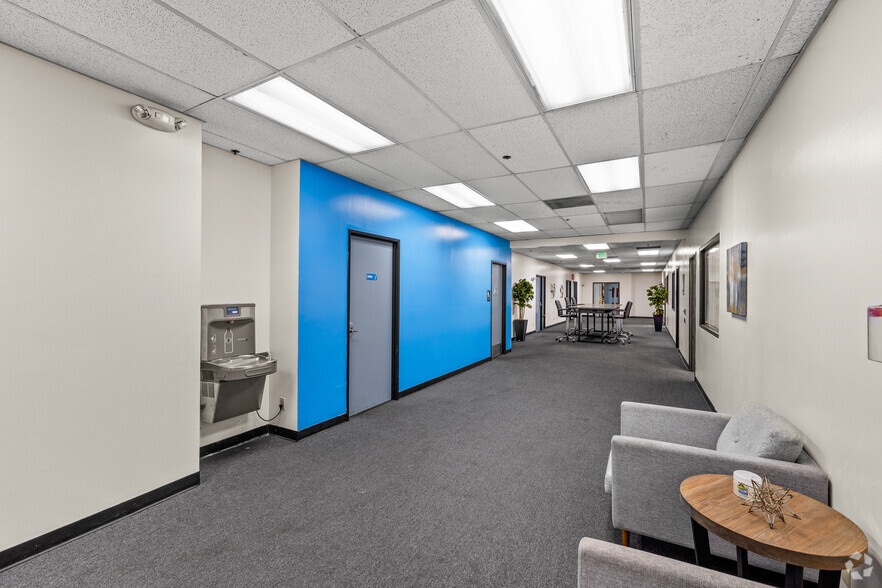 More Photos Of 21350 Lassen St, Chatsworth Warehouse For Lease