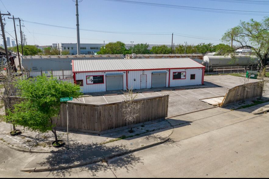 Primary Photo Of 6555 Navigation Blvd, Houston Warehouse For Sale