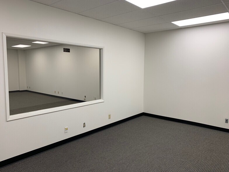 More Photos Of 15610-15630 S Figueroa St, Gardena Warehouse For Lease