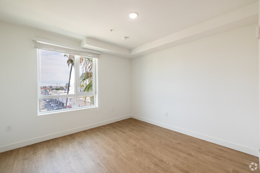 More Photos Of 6569-6581 N Van Nuys Blvd, Van Nuys Apartments For Lease