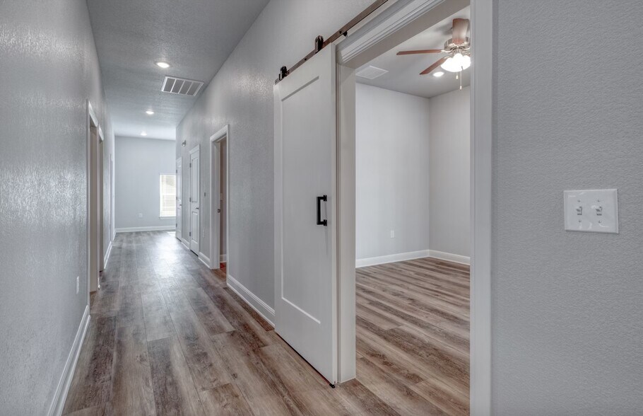 More Photos Of 2200 N A W Grimes Blvd, Round Rock Medical For Sale