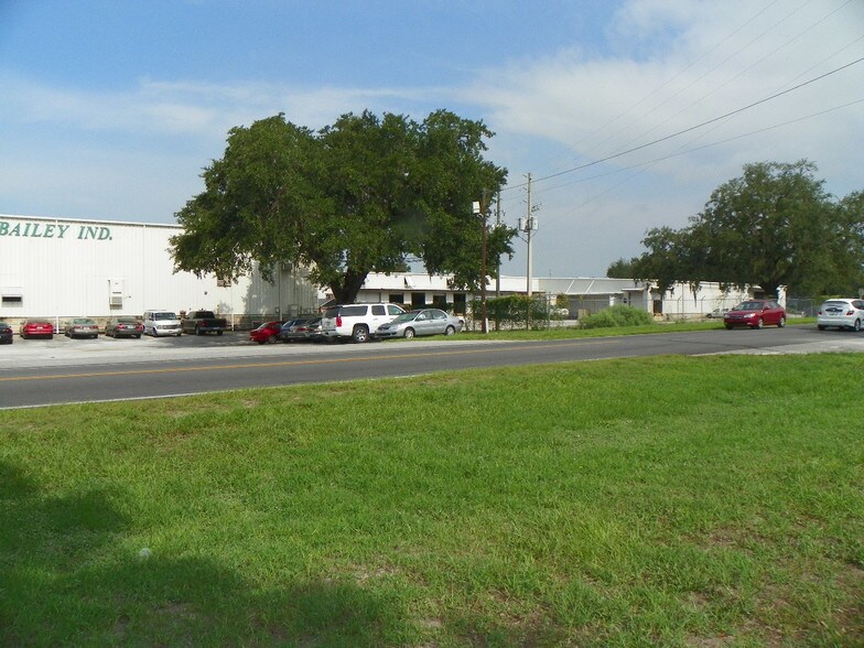 More Photos Of 1107 N Thomas Ave, Leesburg Warehouse For Lease