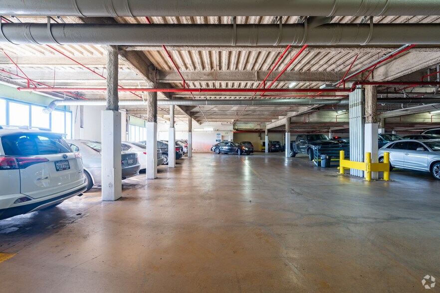 More Photos Of 1601 Pacific Coast Hwy, Hermosa Beach General Retail For Lease