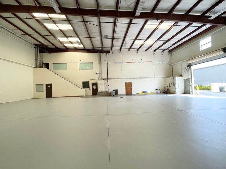 More Photos Of 3 offices, 3 warehouses: 1,200–4,876 SF, Lompoc Warehouse For Lease