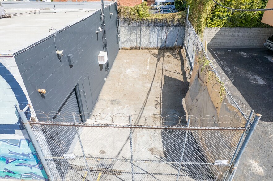 More Photos Of 1248 S Fairfax Ave, Los Angeles Light Manufacturing For Sale