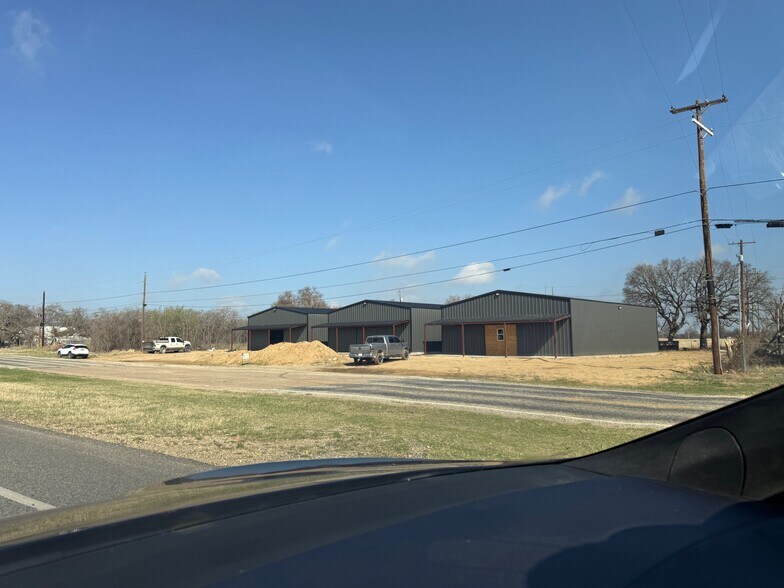 More Photos Of 506 S Access Rd, Clyde Flex For Lease