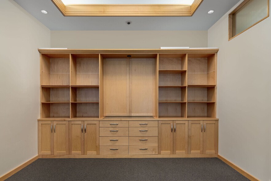 More Photos Of 345 Crown Point Cir, Grass Valley Flex For Lease