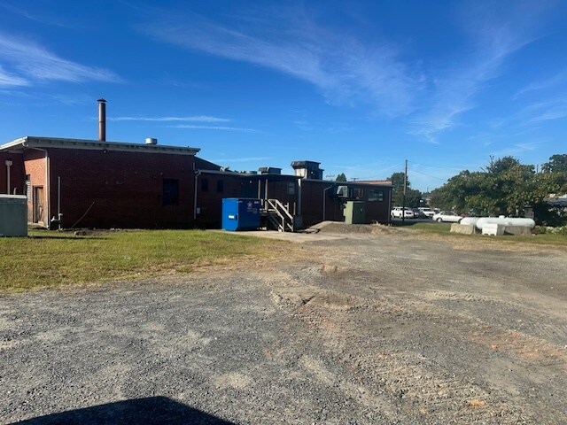 More Photos Of 41 E Salisbury St, Denton Warehouse For Sale