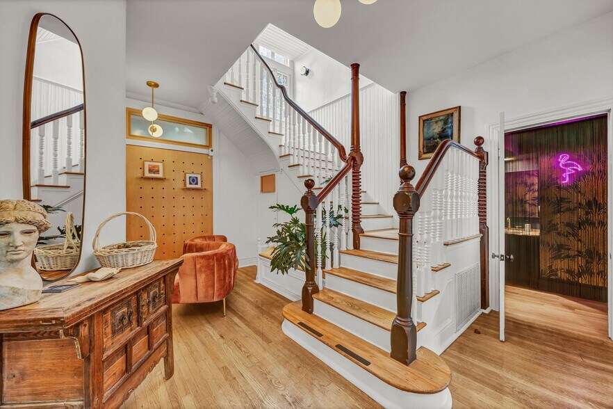 More Photos Of 118 S 4th St, Wilmington Hospitality For Sale