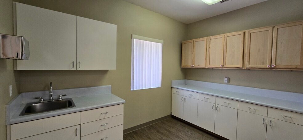 More Photos Of 172 Merritt St, Prescott Medical For Lease