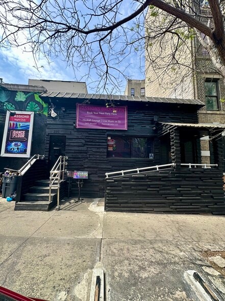 More Photos Of 291 Hooper St, Brooklyn Bar For Lease