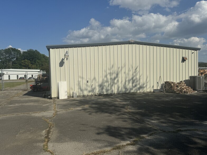 More Photos Of 3411 Trade Dr, Huntsville Warehouse For Sale